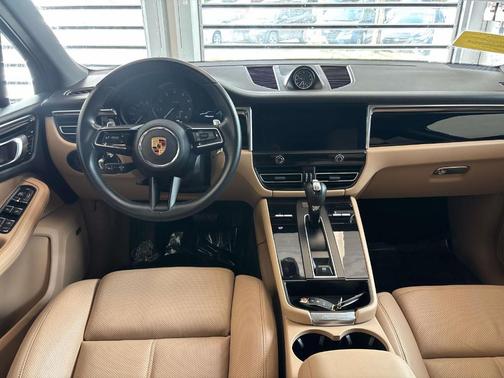 2023 Porsche Macan T
