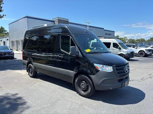 2024 Mercedes-Benz Sprinter 2500 144 WB Standard Roof Passenger