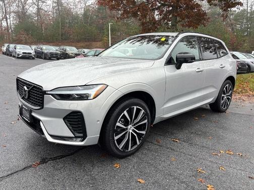 2025 Volvo XC60 B5 Plus