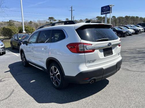 Crystal White Pearl 2023 Subaru Ascent Limited 7-Passenger
