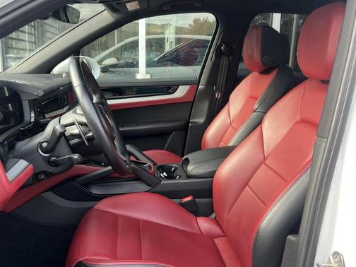2024 Porsche Cayenne Base