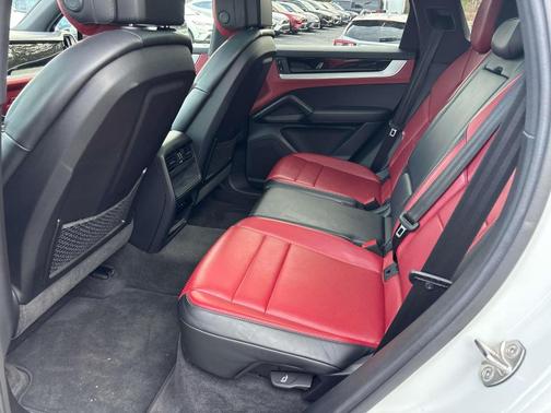 2024 Porsche Cayenne Base