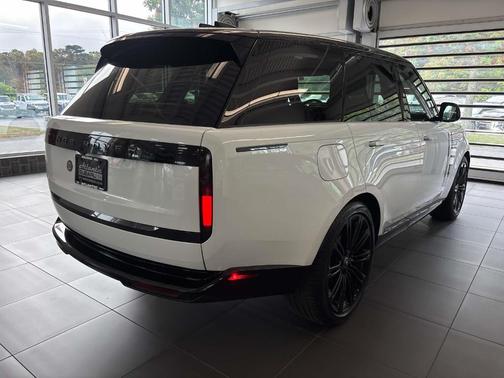 2024 Land Rover Range Rover P530 SE
