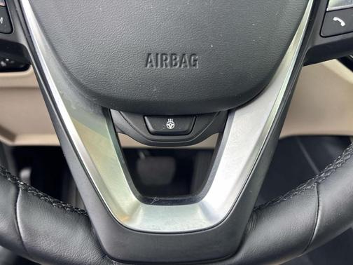 2023 BMW 330 i xDrive