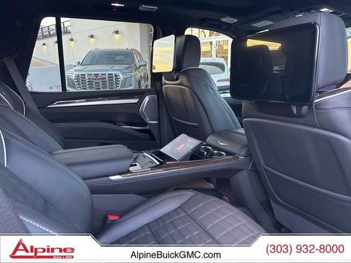 2025 Cadillac Escalade Sport Platinum