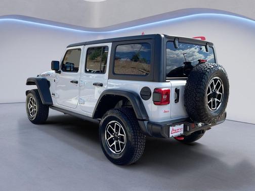 Bright White Clearcoat 2025 Jeep Wrangler Rubicon