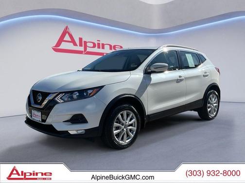 Pearl White Tricoat 2020 Nissan Rogue Sport SV SUV