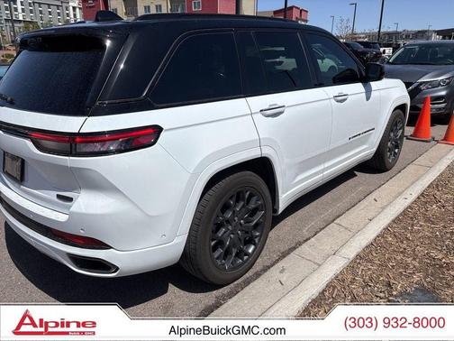 Bright White Clearcoat 2025 Jeep Grand Cherokee Summit