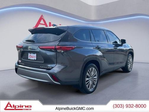 2022 Toyota Highlander Platinum