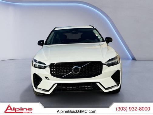 2024 Volvo XC60 B5 Core Dark Theme