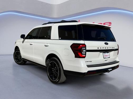 Star White Metallic Tri-Coat 2024 Ford Expedition Limited