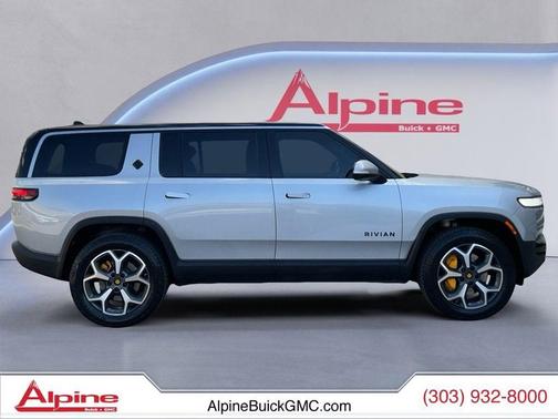LA Silver 2023 Rivian R1S Adventure