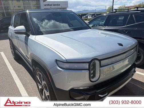 LA Silver 2023 Rivian R1S Adventure