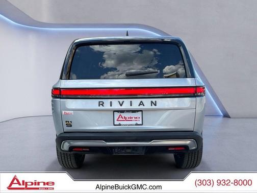 LA Silver 2023 Rivian R1S Adventure