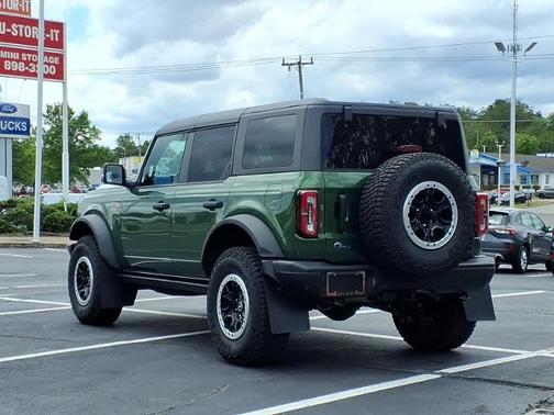 ERUPTION GREEN METALLIC 2023 Ford Bronco BADLANDS