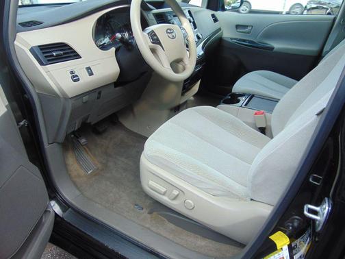 2011 Toyota Sienna LE