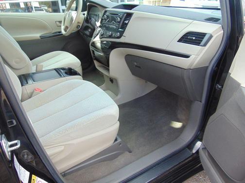 2011 Toyota Sienna LE