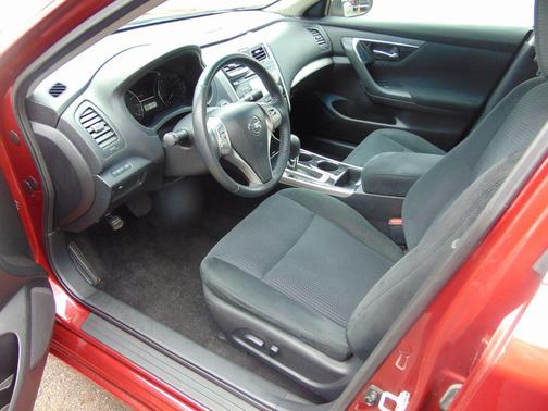 RED 2014 Nissan Altima 2.5 SV