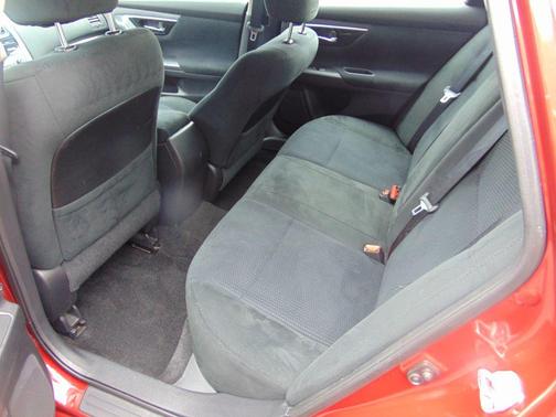 RED 2014 Nissan Altima 2.5 SV