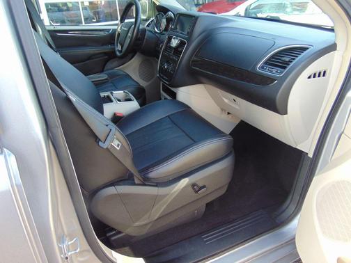 2015 Chrysler Town & Country Touring-L