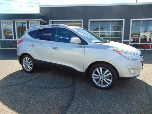 Diamond Silver 2013 Hyundai TUCSON Limited