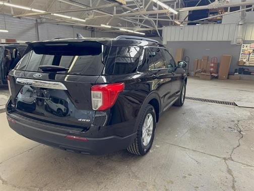 AGATE BLACK METALLIC 2024 Ford Explorer XLT