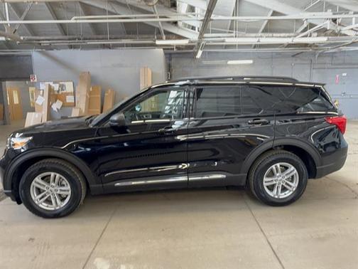 AGATE BLACK METALLIC 2024 Ford Explorer XLT