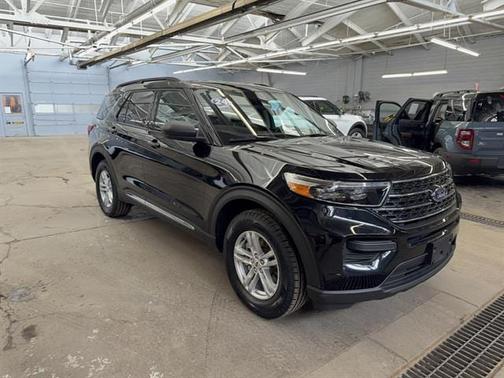 AGATE BLACK METALLIC 2024 Ford Explorer XLT