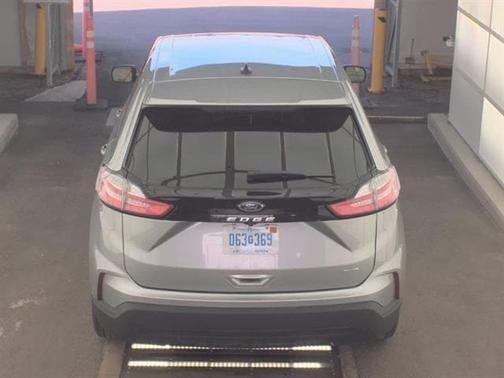 ICONIC SILVER 2024 Ford Edge SE