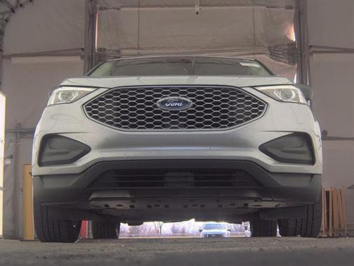 ICONIC SILVER 2024 Ford Edge SE