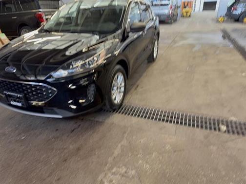 AGATE BLACK METALLIC 2022 Ford Escape SE