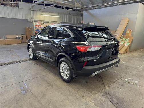AGATE BLACK METALLIC 2022 Ford Escape SE