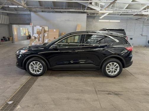 AGATE BLACK METALLIC 2022 Ford Escape SE