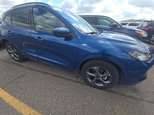 ATLAS BLUE METALLIC 2023 Ford Escape ST-LINE SELECT