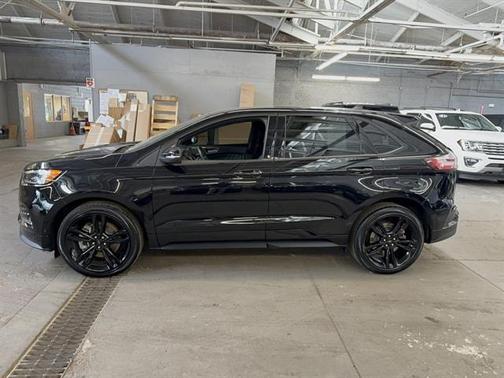 2022 Ford Edge ST