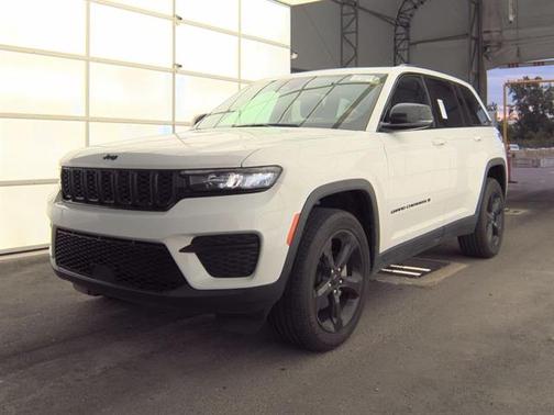 2023 Jeep Grand Cherokee LAREDO