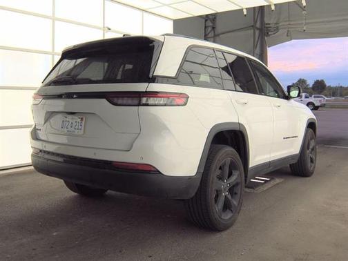 2023 Jeep Grand Cherokee LAREDO