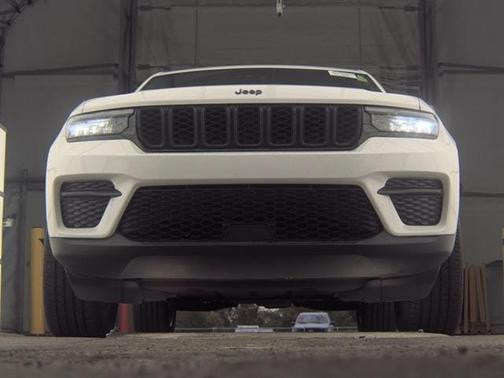 2023 Jeep Grand Cherokee LAREDO
