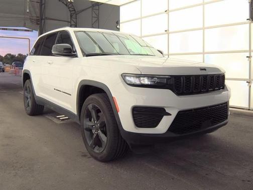 2023 Jeep Grand Cherokee LAREDO
