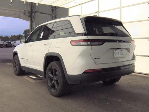 2023 Jeep Grand Cherokee LAREDO