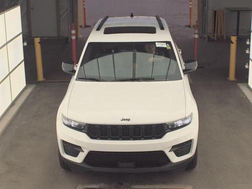 2023 Jeep Grand Cherokee LAREDO