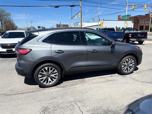 2022 Ford Escape TITANIUM