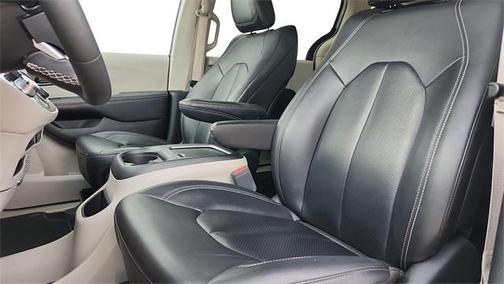 2024 Chrysler Pacifica Touring-L