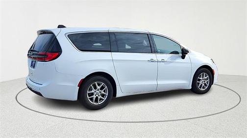 2024 Chrysler Pacifica Touring-L