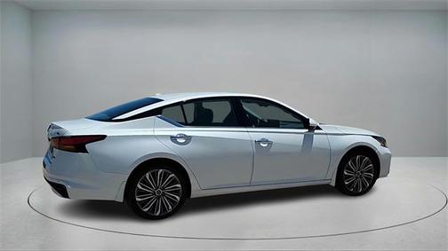 2024 Nissan Altima 2.5 SL