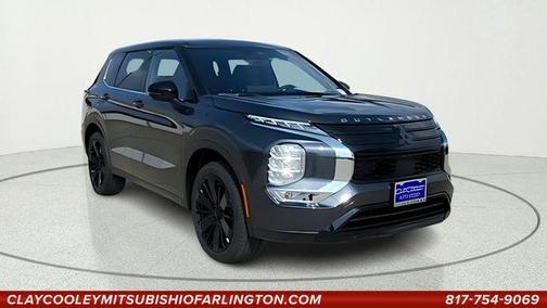 Graphite Gray 2026 Mitsubishi Outlander SE