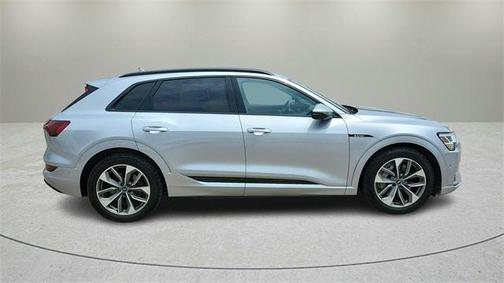 2021 Audi e-tron Premium Plus