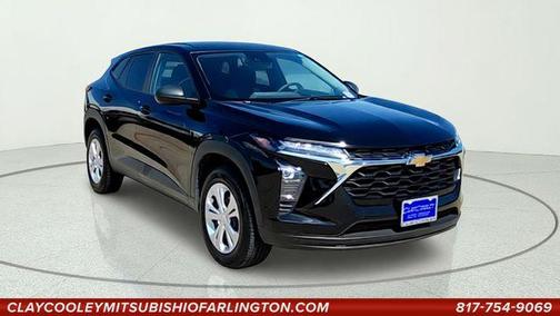 Mosaic Black Metallic 2025 Chevrolet Trax LS