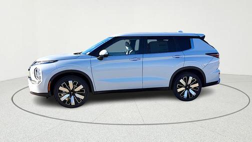 Diamond White 2026 Mitsubishi Outlander SE