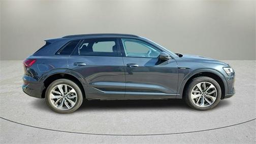 2021 Audi e-tron Premium Plus